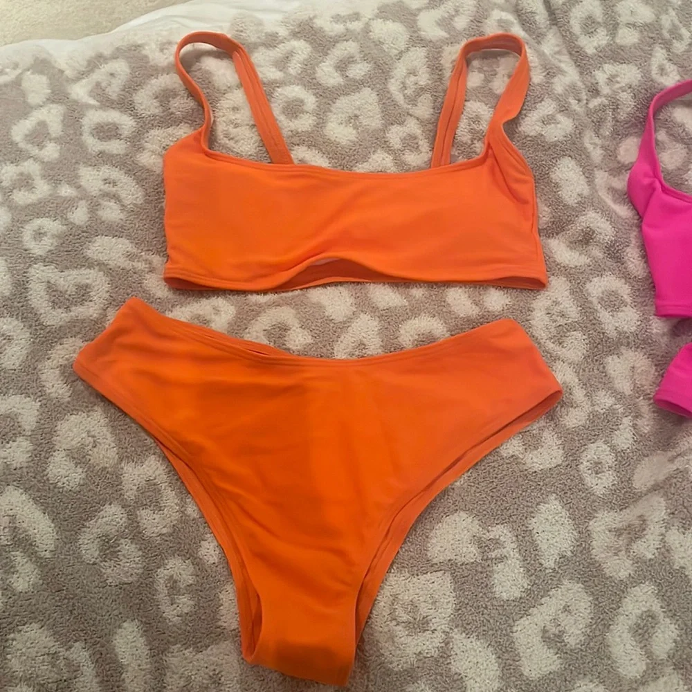 Bikini - Picture 1 of 1